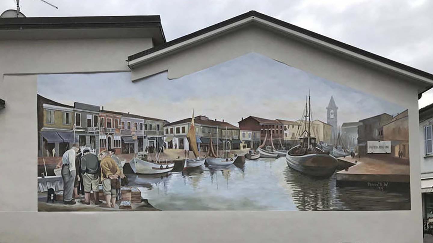 Rifacimento della grande pittura murale di Walter Masotti foto 