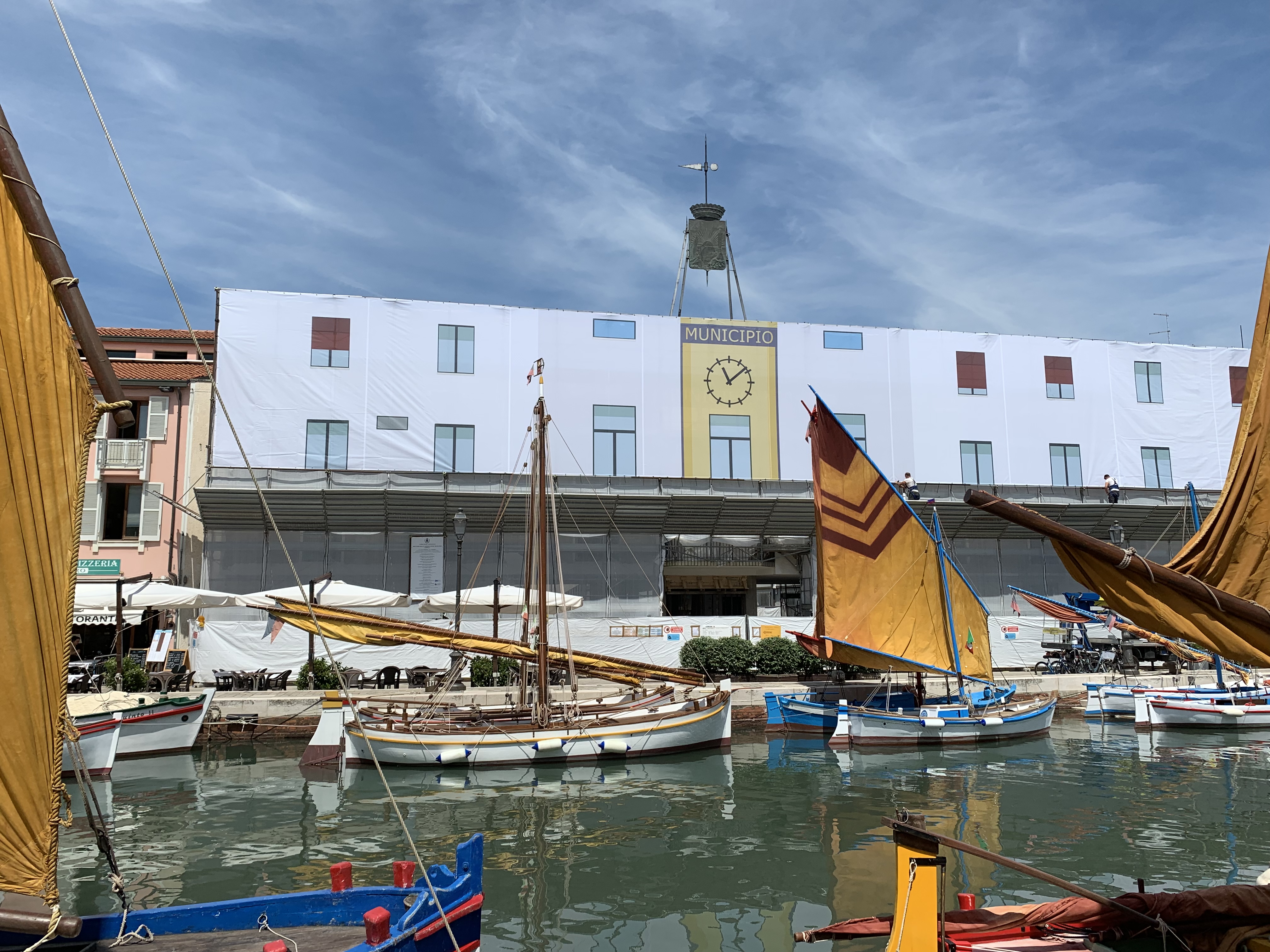 Nuova veste per il palazzo comunale foto 