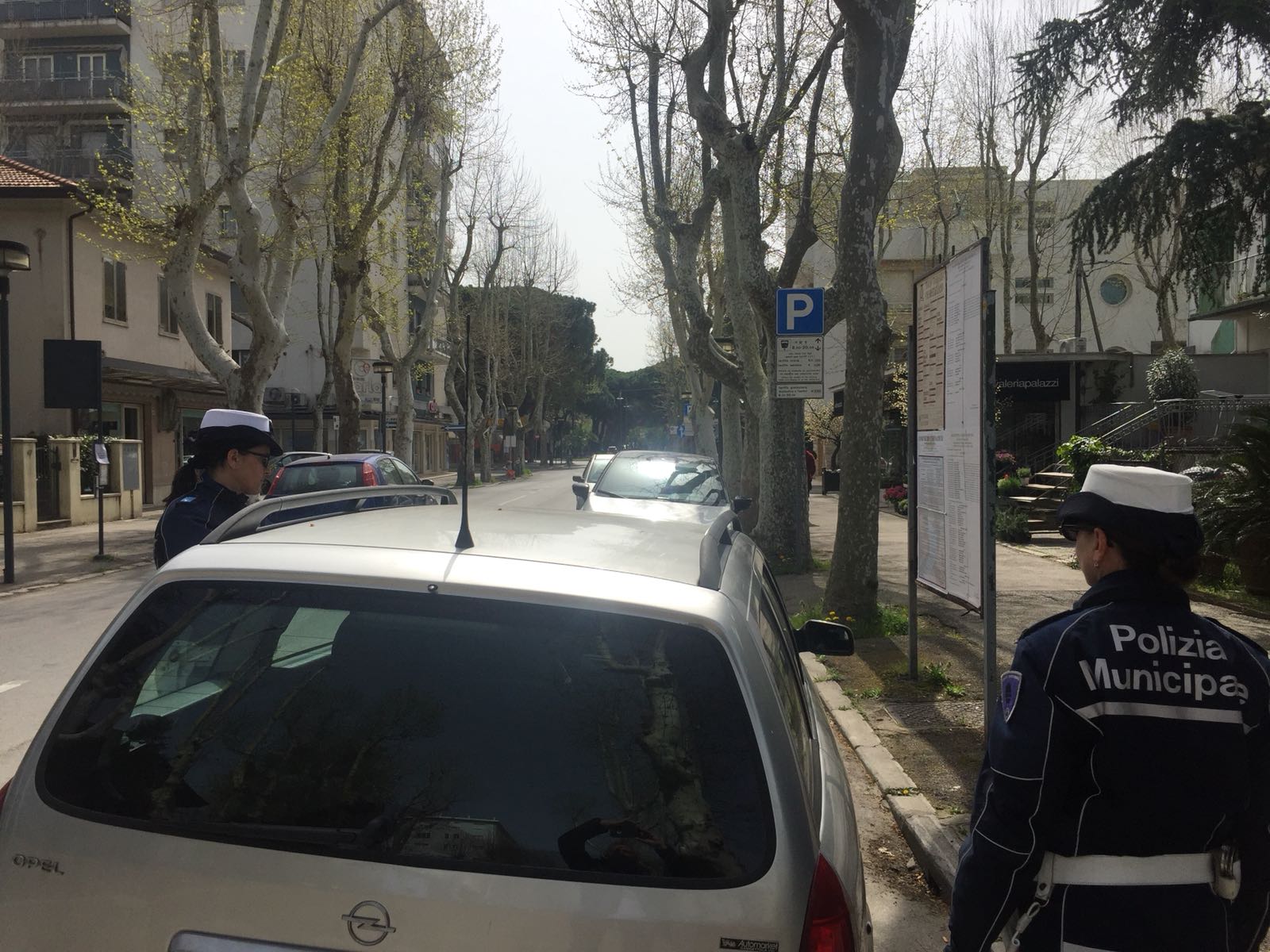 La Polizia Locale individua e denuncia un uomo sul porto canale senza giustificazione adeguata foto 