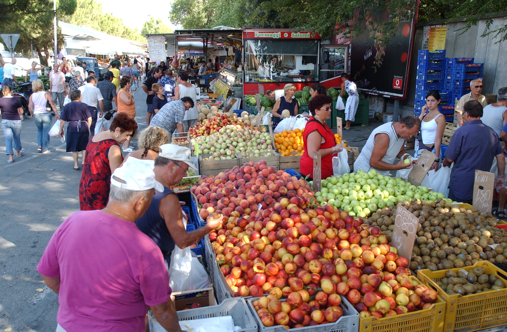 Il Comune organizza la riapertura del mercato cittadino foto 