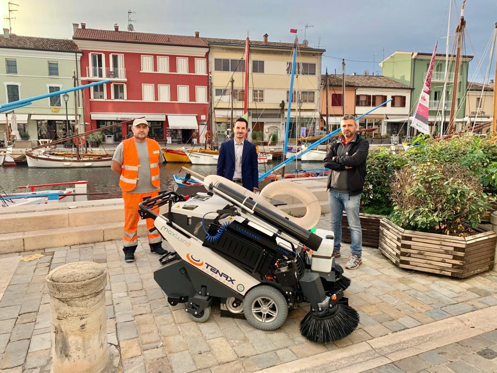 Una nuova spazzatrice elettrica per le strade di Cesenatico  foto 