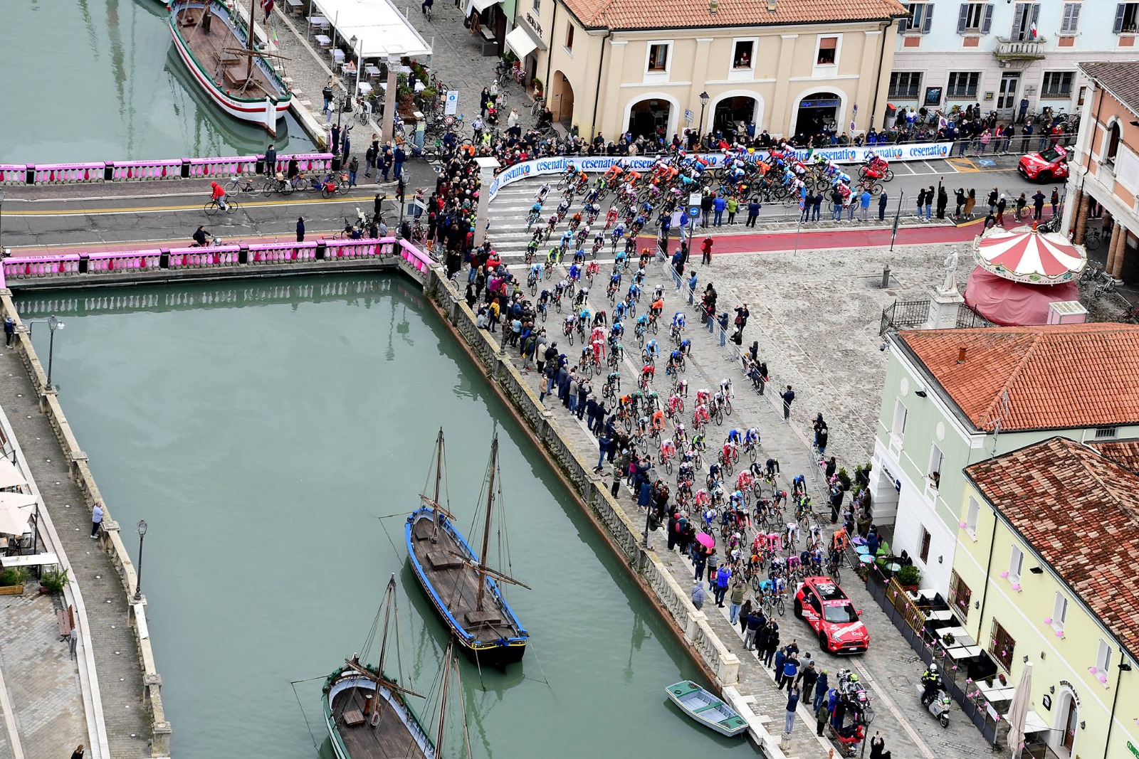 Il Giro d Italia ha colorato Cesenatico e la Romagna foto 