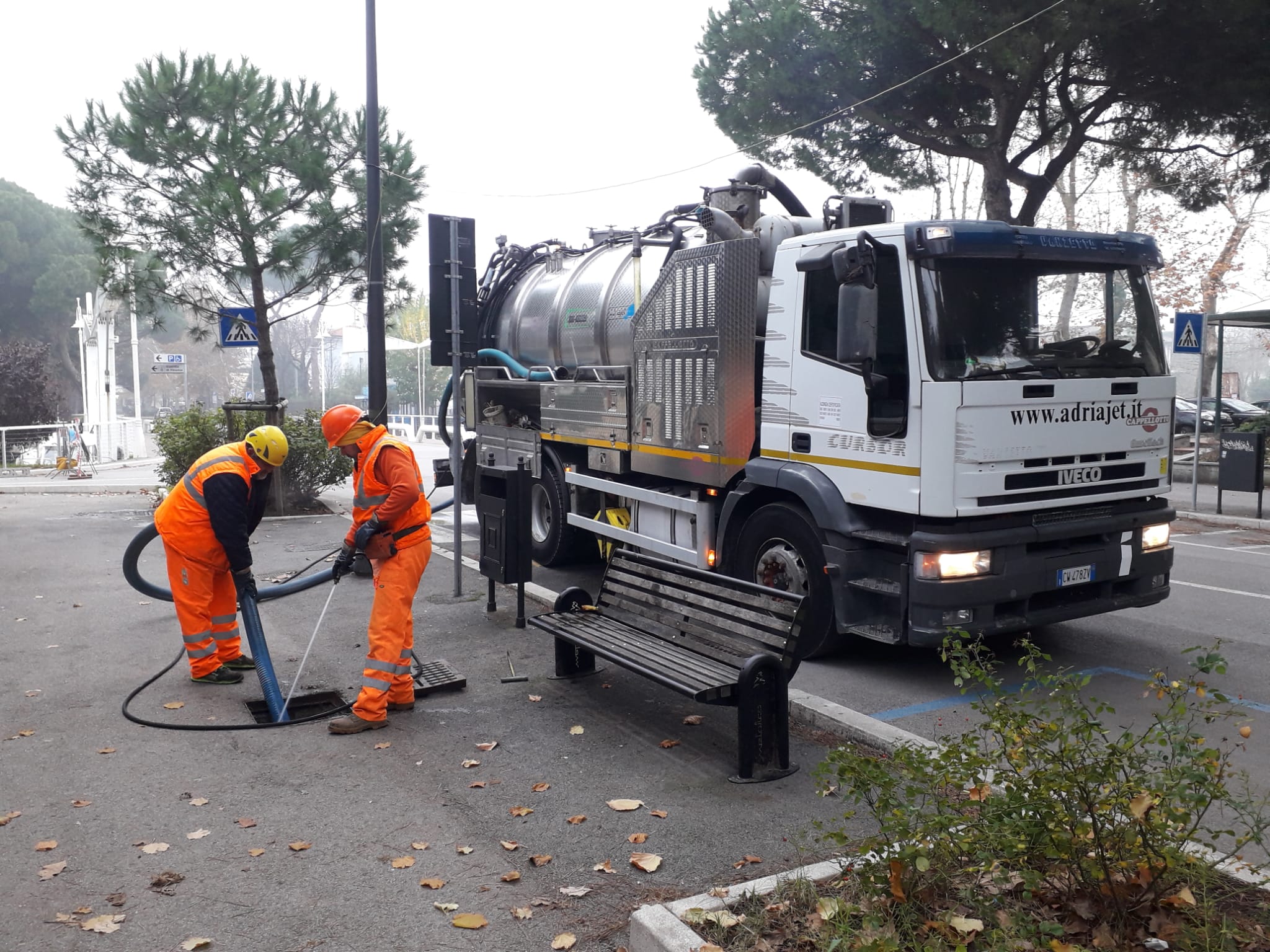 Incominciata la pulizia delle caditoie lungo le strade comunali foto 