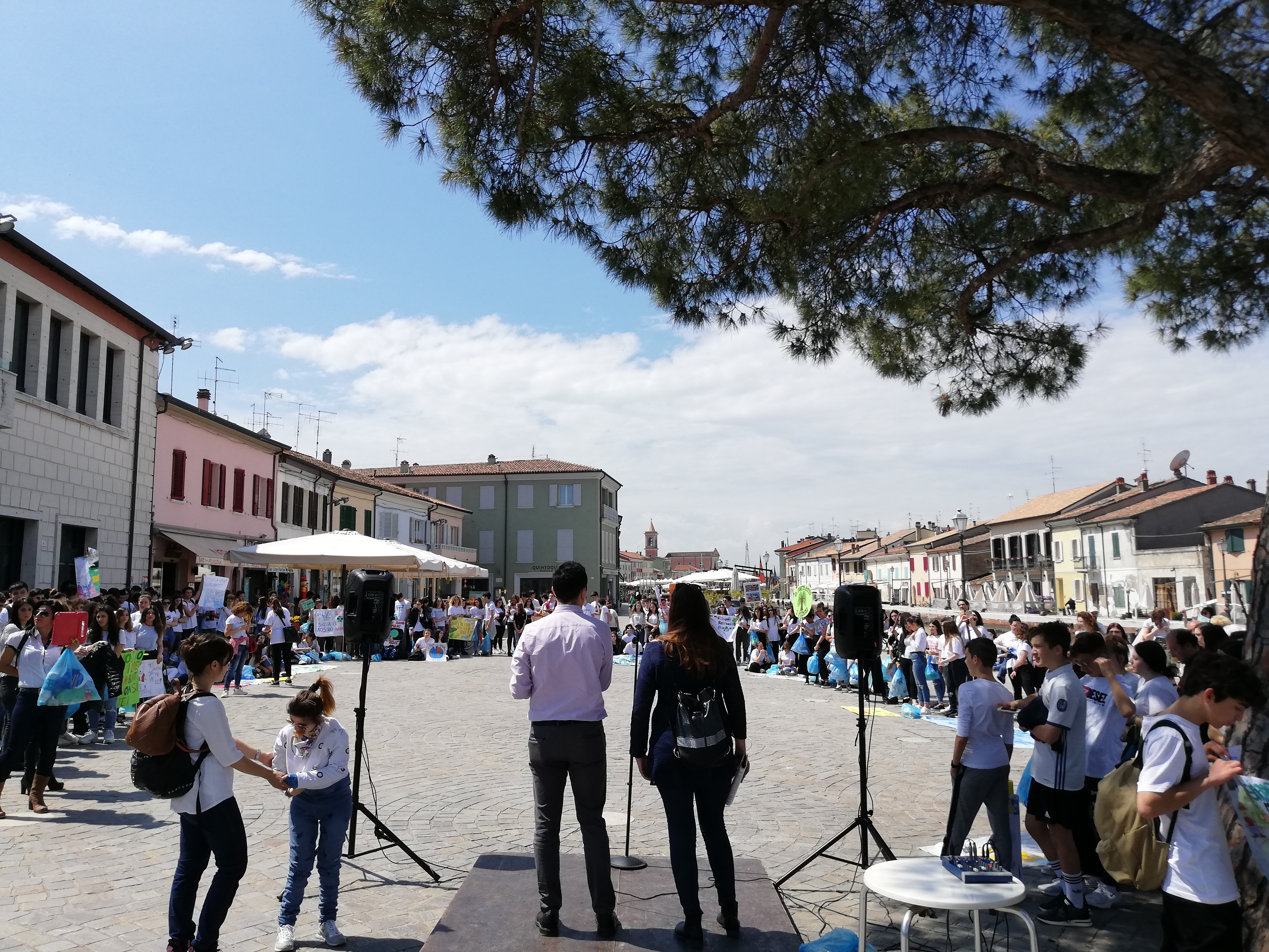 Friday for future: l’Amministrazione comunale in piazza con gli studenti