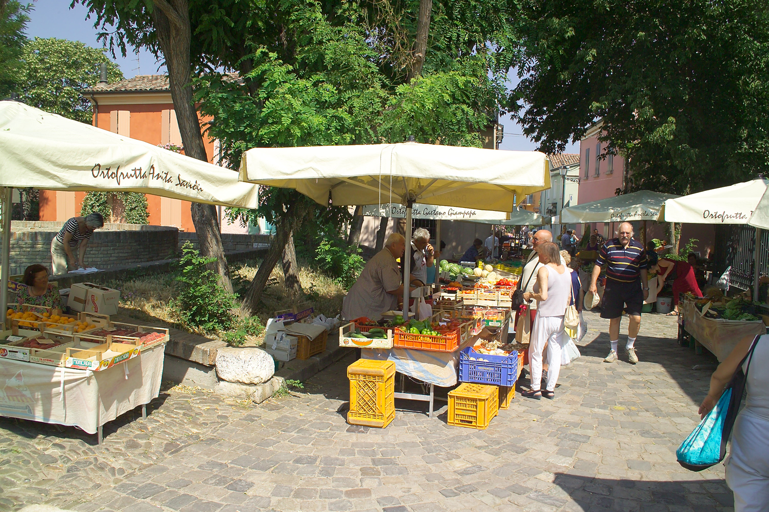 Sabato 23 maggio riparte il mercatino dei produttori in Piazza delle Conserve