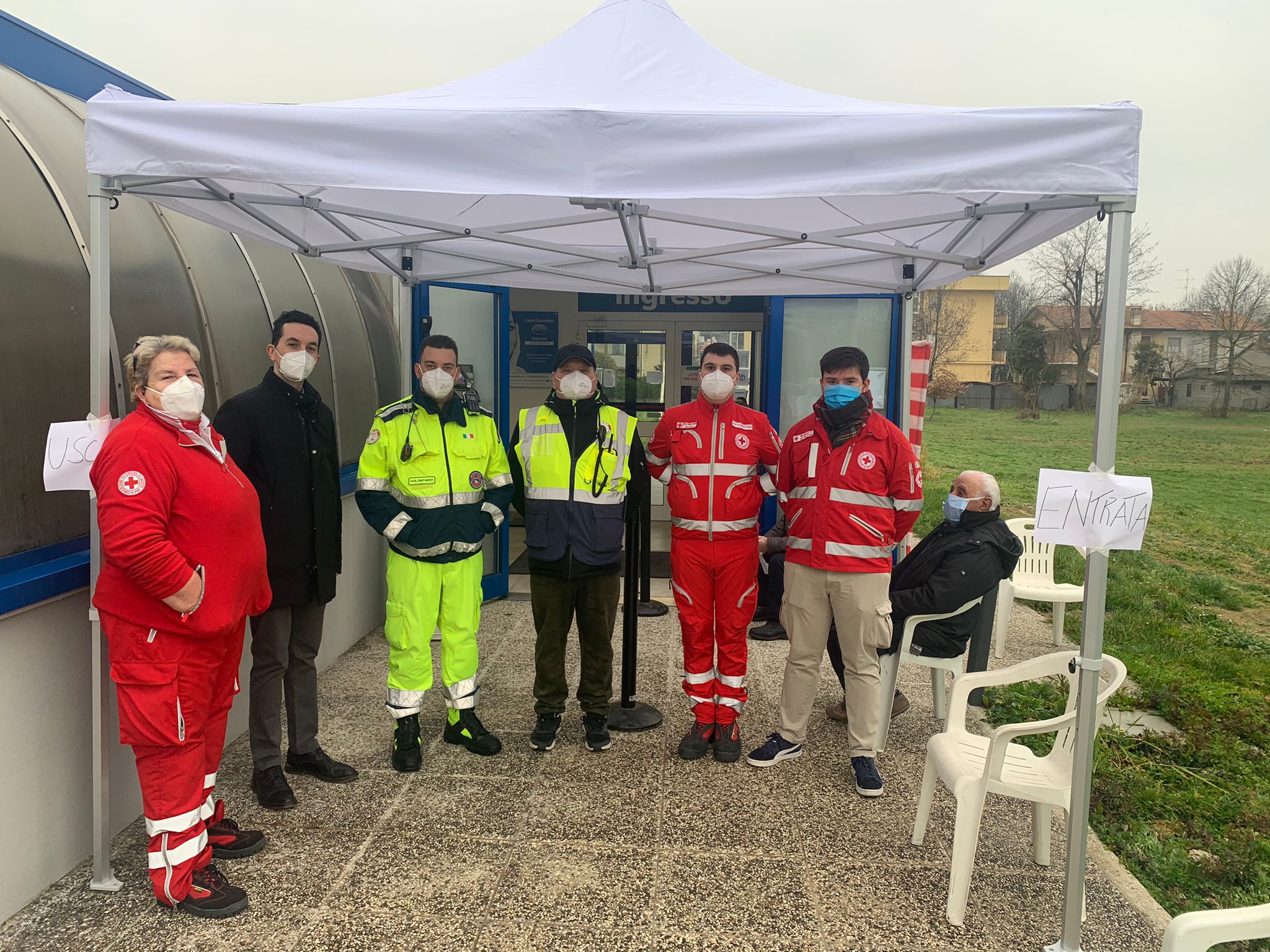 Primo giorno di vaccini alla Piscina Comunale di Cesenatico